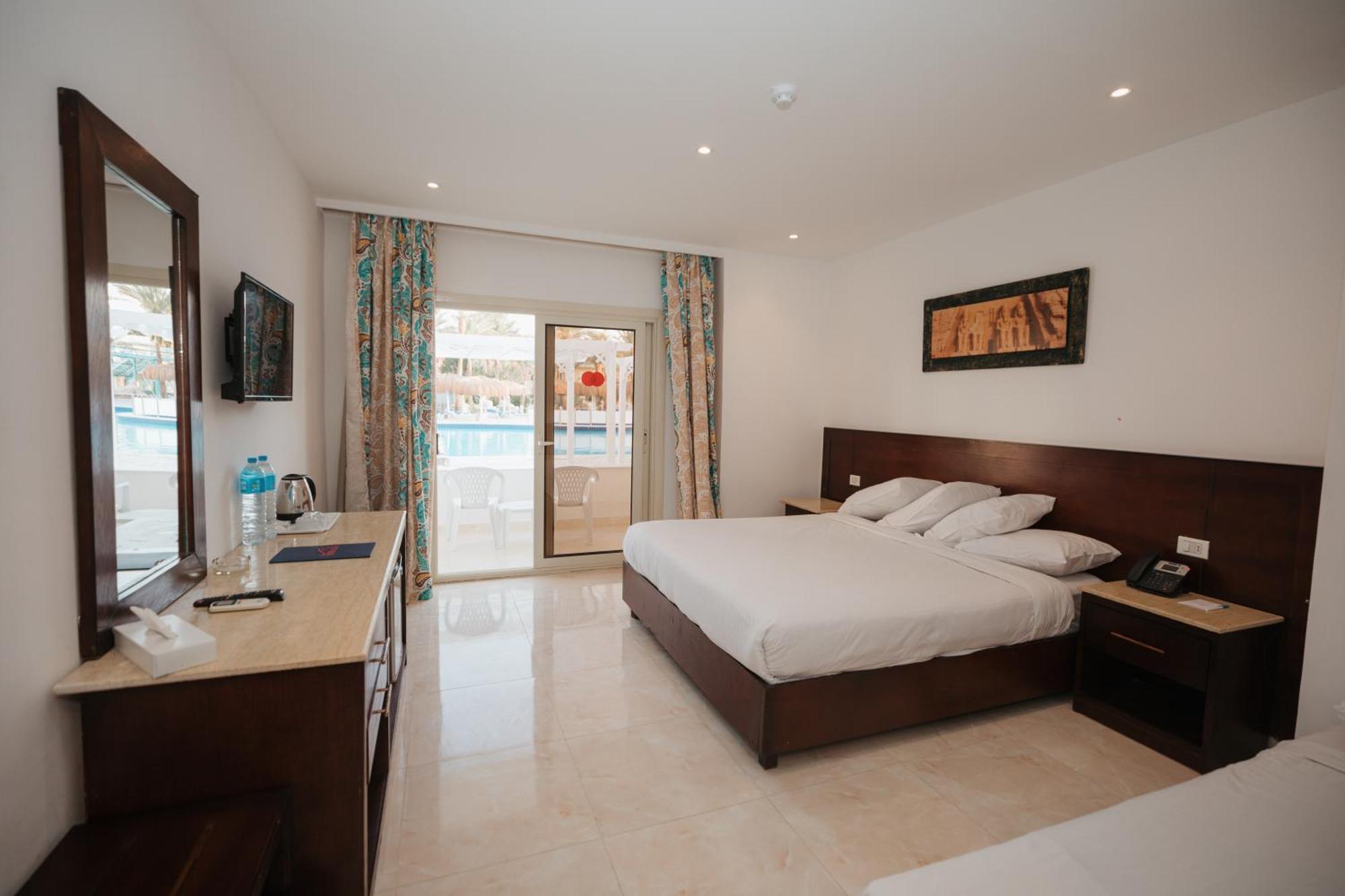 Mirage Bay & Aqua Park Rezort 4*
